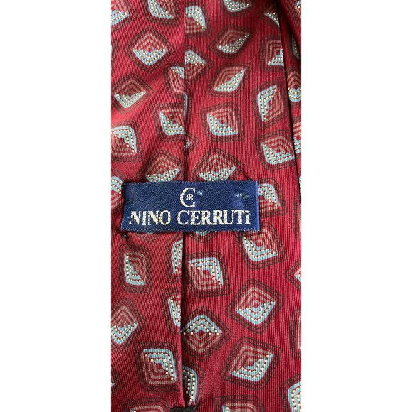 Vintage Men’s Nino Cerruti Abstract Tie Handmade All 100% Silk Maroon Squares Im - Picture 3 of 5